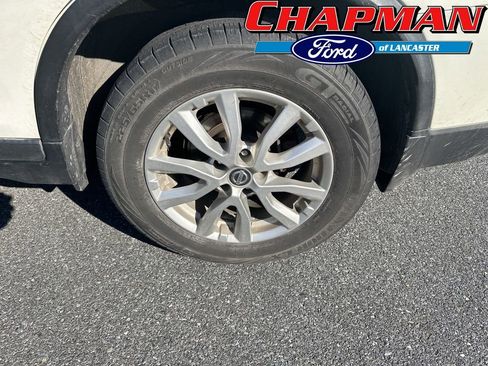 Used 2019 Nissan Rogue SV image 3