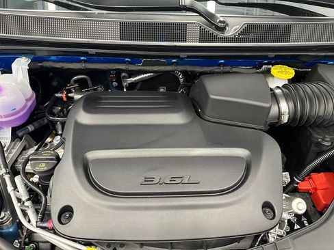 New 2027 Chrysler Pacifica Select w/ Family Tech Group FWD image 18