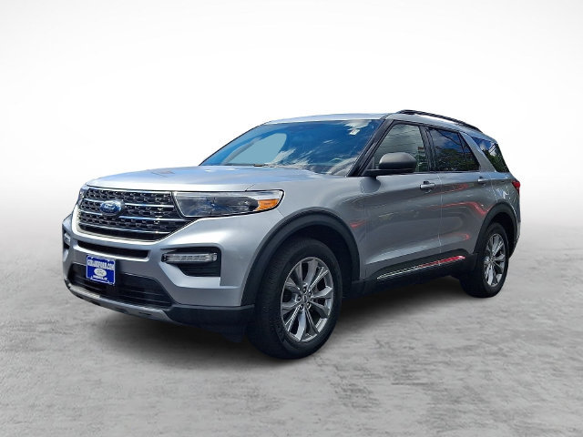 Certified 2023 Ford Explorer XLT w/ Equipment Group 202A AWD/4WD image 3