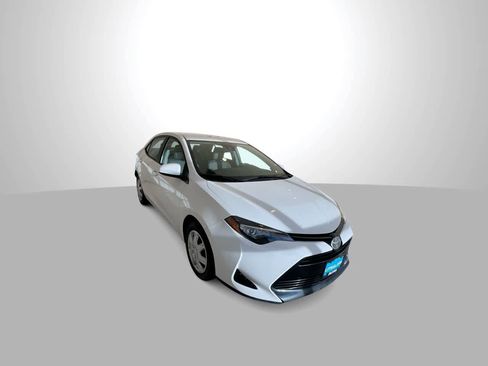 Used 2017 Toyota Corolla LE FWD image 2
