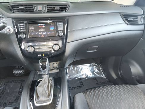 Certified 2018 Nissan Rogue SV w/ Premium Package FWD image 17