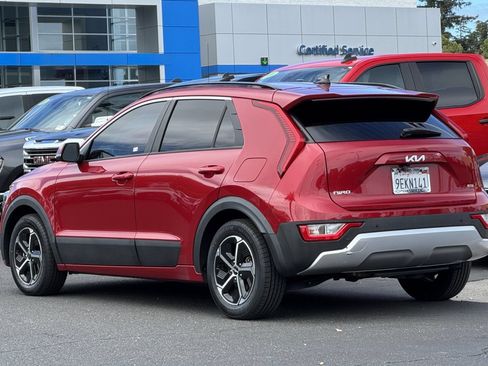 Used 2023 Kia Niro EX FWD image 7