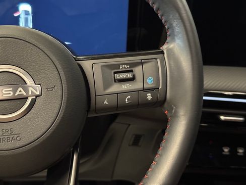 Used 2025 Nissan Kicks SR FWD image 12