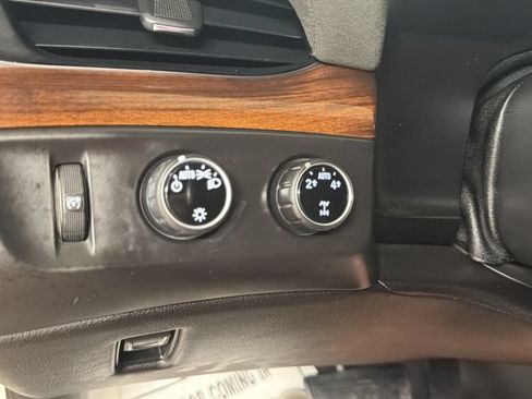 Used 2015 Cadillac Escalade Premium AWD/4WD image 16
