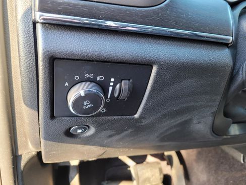 Used 2018 Jeep Grand Cherokee Limited image 28