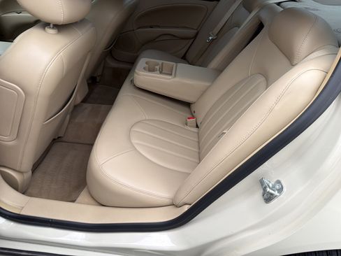 Used 2011 Buick Lucerne CXL FWD image 49