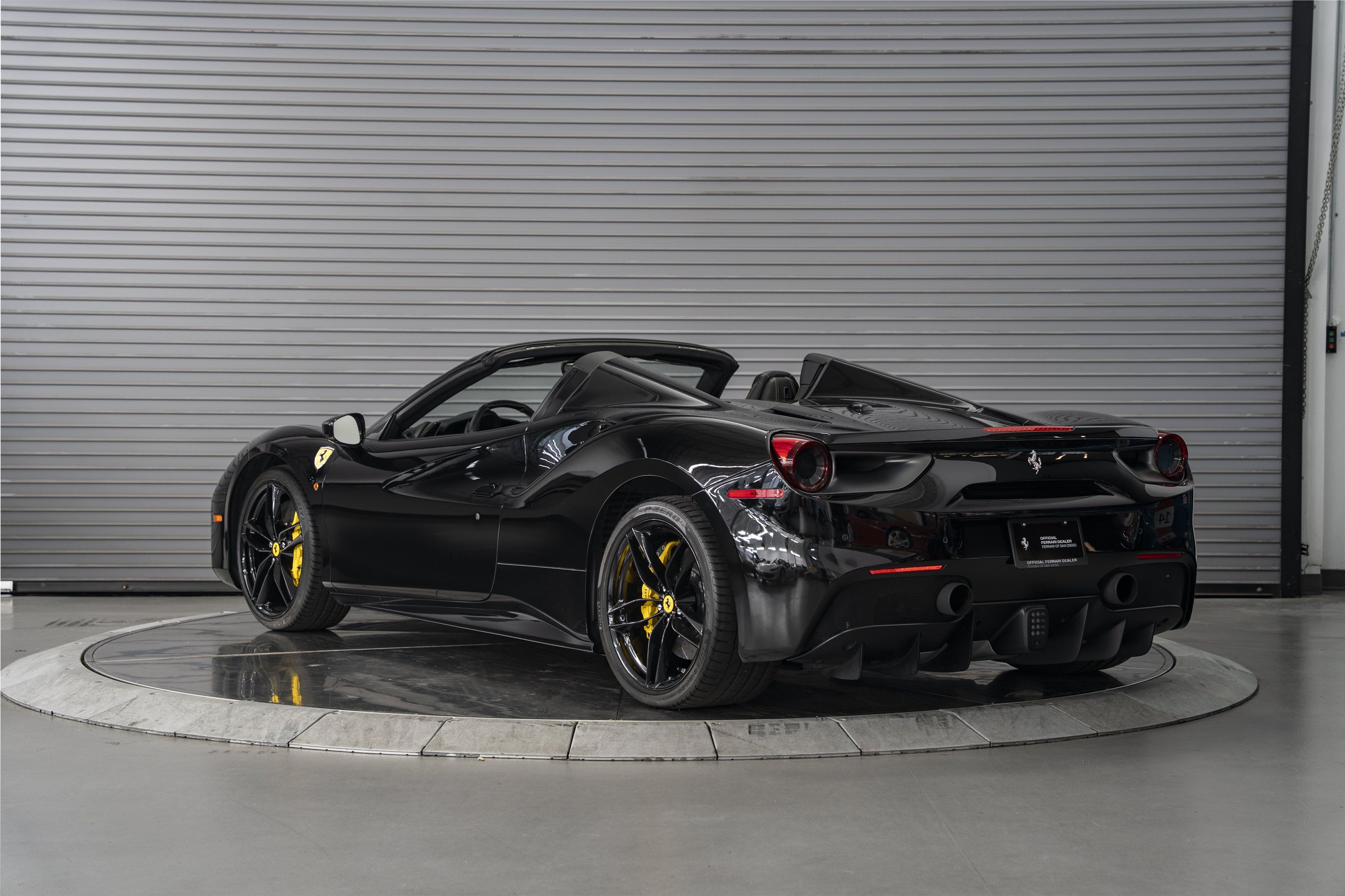 Used 2018 Ferrari 488 Spider RWD image 3