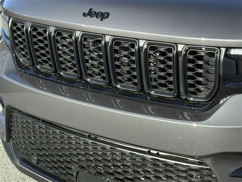 New 2025 Jeep Grand Cherokee Limited image 16