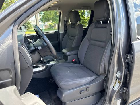 Used 2023 Nissan Frontier SV w/ SV Convenience Package AWD/4WD image 2