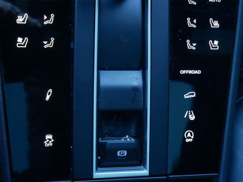 Used 2023 Porsche Macan Turbo image 21