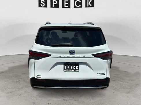 Used 2023 Toyota Sienna Platinum AWD/4WD image 4