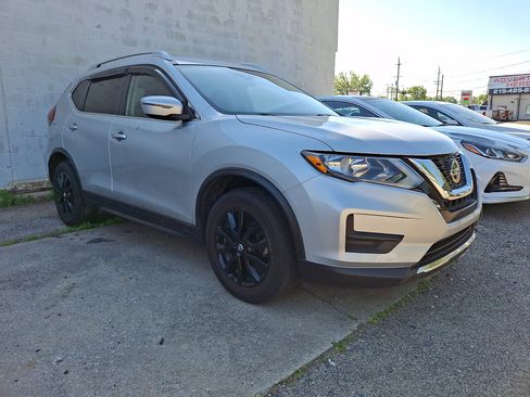 Used 2020 Nissan Rogue SV FWD image 3