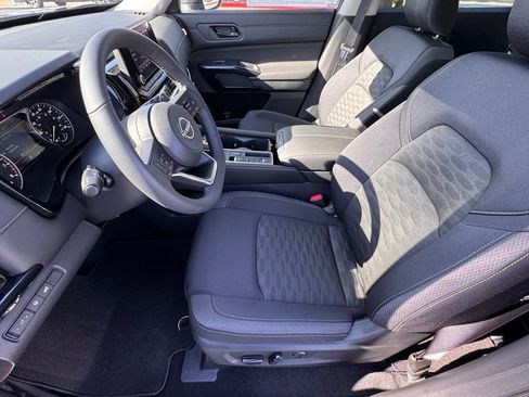 New 2025 Nissan Pathfinder SV image 9