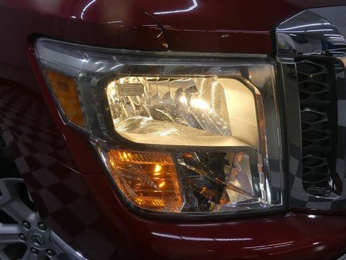 Used 2016 Nissan Titan SV AWD/4WD image 11