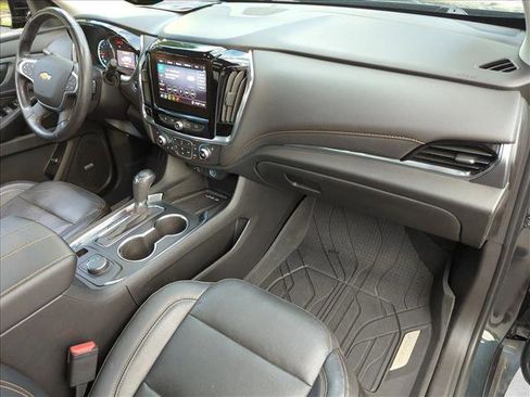 Used 2020 Chevrolet Traverse Premier w/ LPO, Blackout Package FWD image 23