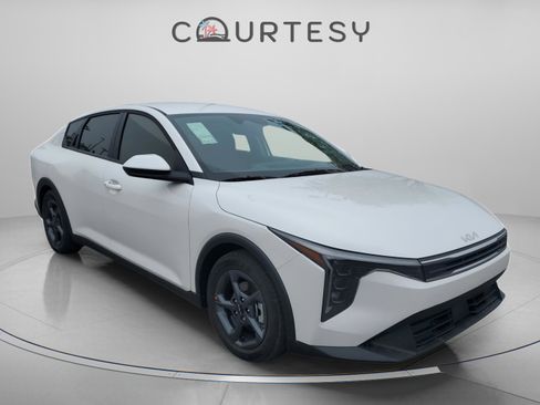 New 2025 Kia K4 LXS image 5