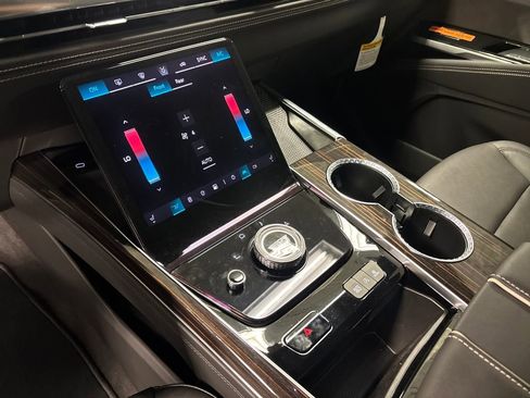 New 2025 Cadillac Escalade Luxury image 47