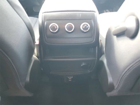 Used 2015 GMC Acadia SLE image 12