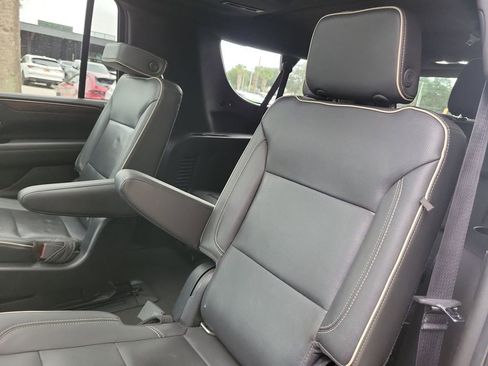 Used 2021 Chevrolet Suburban Premier w/ Premium Package image 12