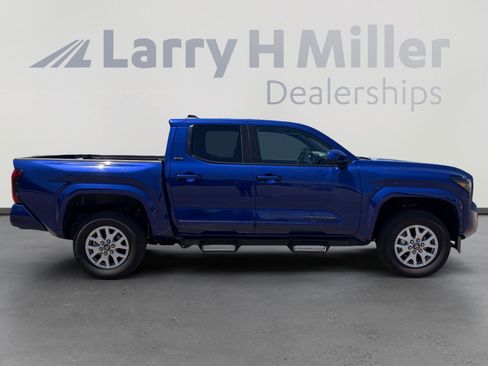 Used 2025 Toyota Tacoma SR5 AWD/4WD image 7