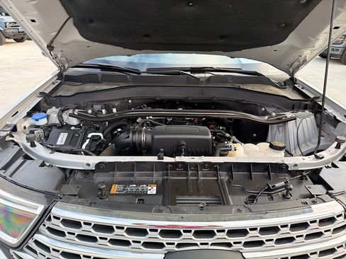 Used 2023 Ford Explorer Limited w/ Equipment Group 301A AWD/4WD image 34