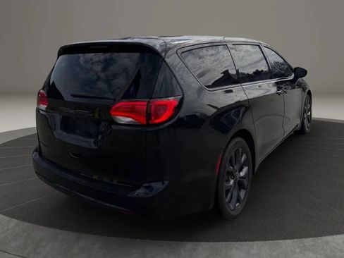 Used 2019 Chrysler Pacifica Touring Plus w/ S Appearance Package FWD image 7