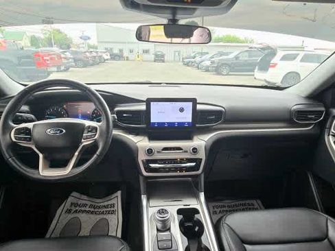 Used 2023 Ford Explorer XLT w/ Equipment Group 202A AWD/4WD image 10