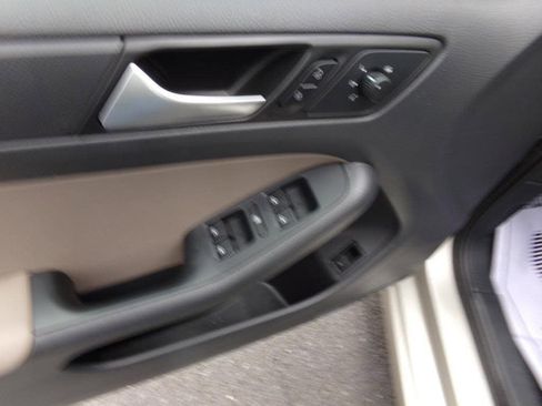 Used 2014 Volkswagen Jetta S image 9