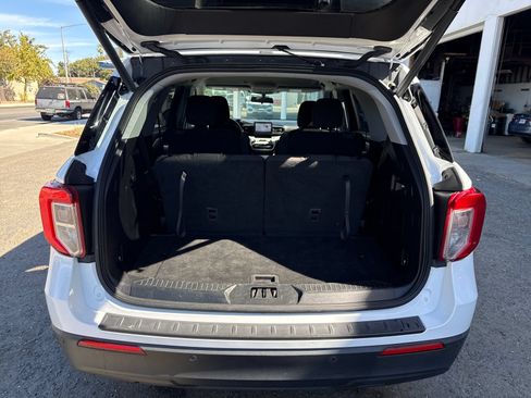 Used 2021 Ford Explorer XLT RWD image 23