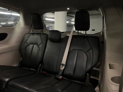 Used 2017 Chrysler Pacifica Touring-L Plus w/ Advanced Safetytec Group image 20