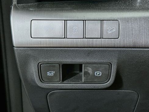 Used 2024 Hyundai Kona Limited FWD image 17