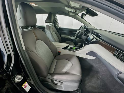 Used 2019 Toyota Camry LE image 29