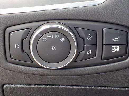 Used 2024 Ford Edge Titanium image 19