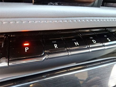 Used 2022 Lincoln Nautilus Reserve image 17