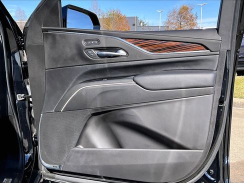 Used 2024 Cadillac Escalade Premium Luxury image 21
