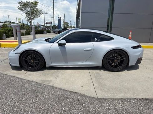 Used 2025 Porsche 911 Carrera RWD image 17