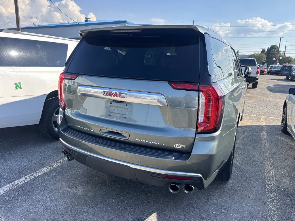 Used 2023 GMC Yukon XL Denali w/ Denali Reserve Package RWD image 16