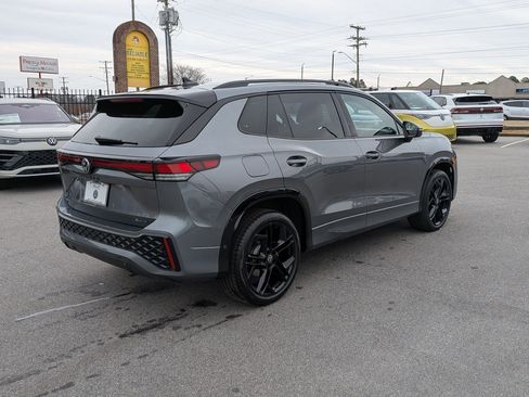 Used 2025 Volkswagen Tiguan SE R-Line image 3