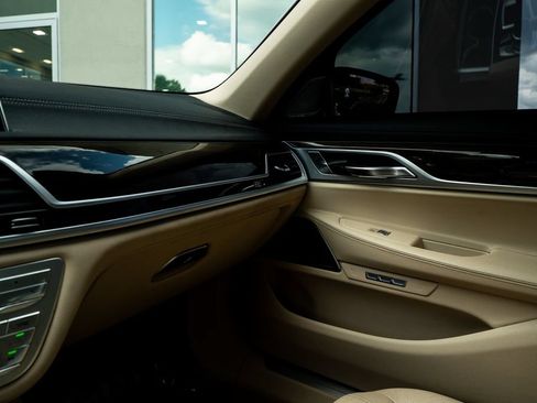 Used 2018 BMW 740i RWD image 33