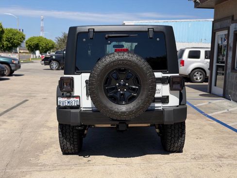 Used 2018 Jeep Wrangler Unlimited Sport AWD/4WD image 9