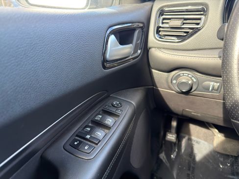 Used 2023 Dodge Durango SXT image 17