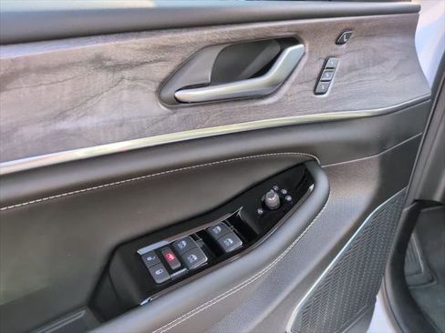 Certified 2025 Jeep Grand Cherokee L Overland w/ Luxury Tech Group IV AWD/4WD image 19