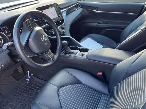 Used 2023 Toyota Camry SE image 3