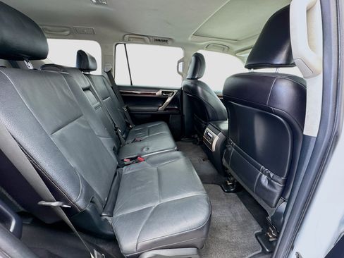 Used 2016 Lexus GX 460 w/ Premium Package AWD/4WD image 19