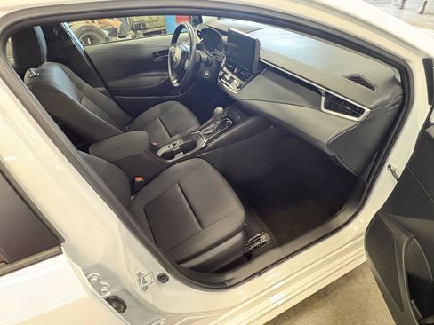 Used 2025 Toyota Corolla LE FWD image 16