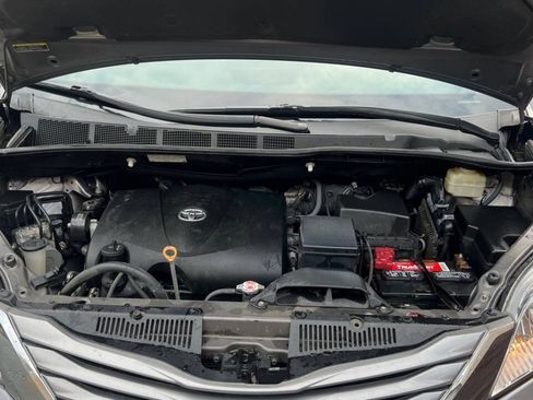 Used 2017 Toyota Sienna XLE Premium FWD image 28