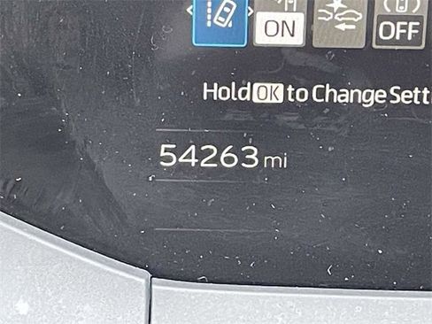 Used 2024 Toyota Prius LE image 22