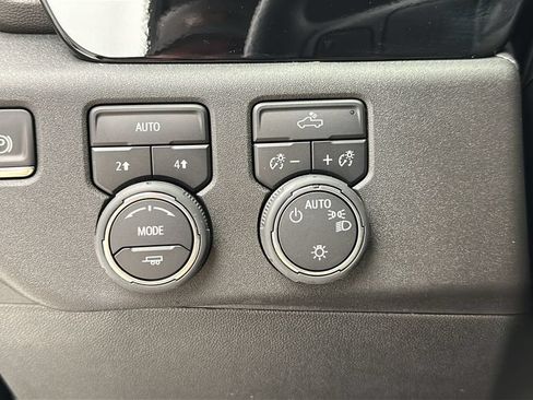 Used 2025 Chevrolet Silverado 1500 LT AWD/4WD image 26