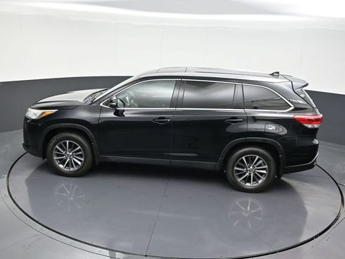 Used 2019 Toyota Highlander XLE image 17