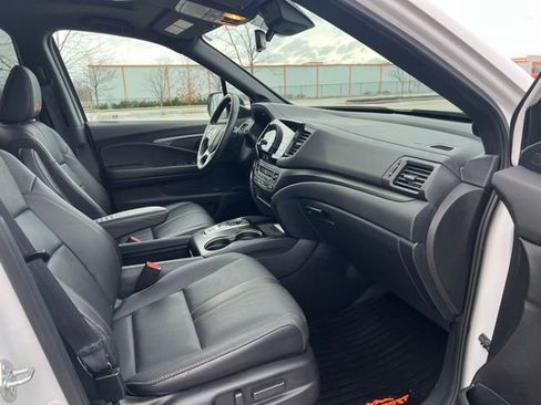 Certified 2023 Honda Passport TrailSport image 32